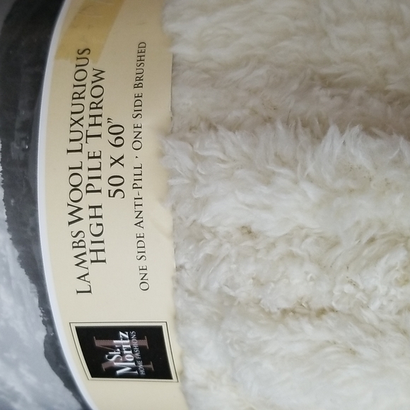 St Moritz Lambswool Throw - Picture 3 of 4